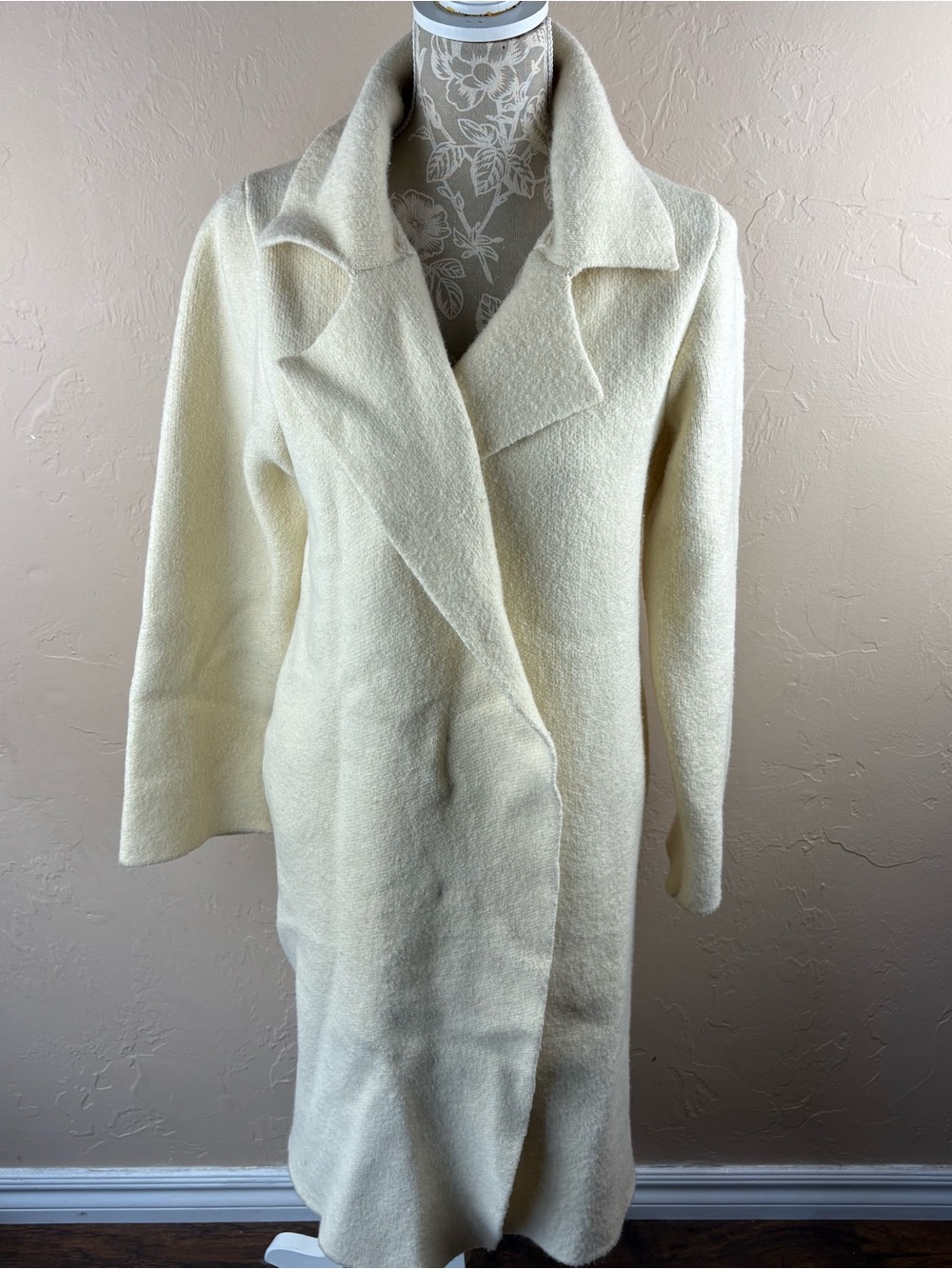 L’Academie London Cardigan Cream Knit Sweater Women’s Size Small Soft Minimalist - Picture 3 of 15